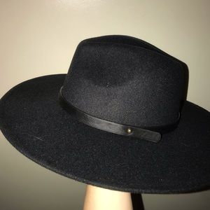 Wide brimmed hat